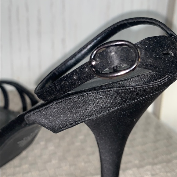 NEW! Jacqueline Ferrar Black Strappy Peacock Sandals - Picture 8 of 8